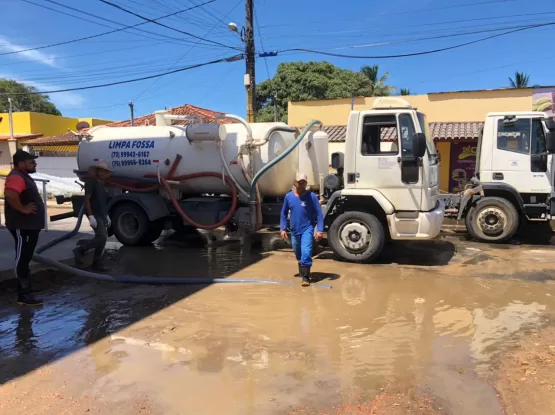 Caravelas está realizando mutirão de serviços de drenagem e limpeza em áreas atingidas pelas fortes chuvas