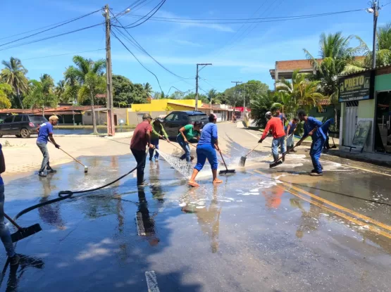 Caravelas está realizando mutirão de serviços de drenagem e limpeza em áreas atingidas pelas fortes chuvas