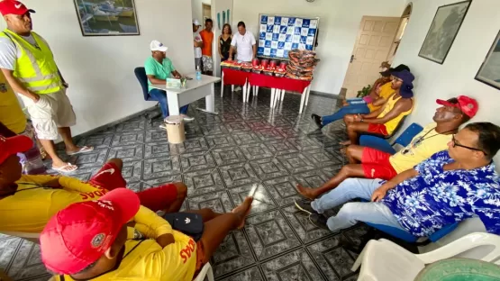 Prefeitura de Mucuri entrega novos uniformes e equipamentos para os salva-vidas do Município