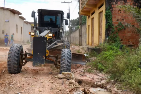 Entenda como o patrolamento ajuda na recuperação de ruas teixeirenses danificadas pelas chuvas