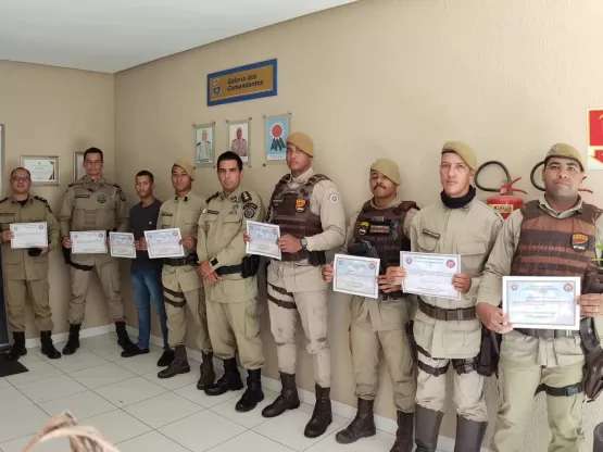 PM de Teixeira de Freitas entrega certificado aos policiais que se destacaram no serviço em 2022