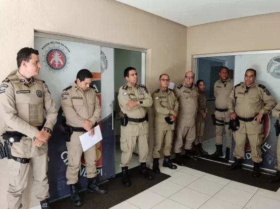 PM de Teixeira de Freitas entrega certificado aos policiais que se destacaram no serviço em 2022