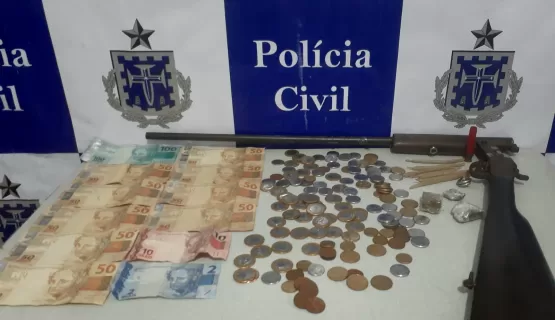 PC de Caravelas detêm dois irmãos, um por agressão contra a mãe outro por envolvimento com drogas 