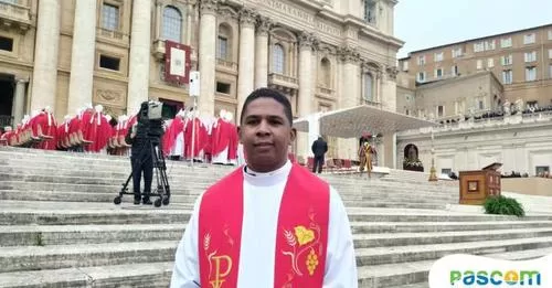 Padre Roberto  representa Diocese de Teixeira de Freitas – Caravelas no funeral do  Papa Emérito Bento XVI