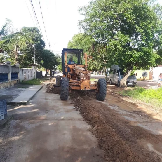 Secretaria de Obras de Nova Viçosa realiza recuperação de ruas após fortes chuvas 