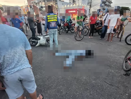 Motociclista morre atropelada por carreta no Centro de Teixeira de Freitas