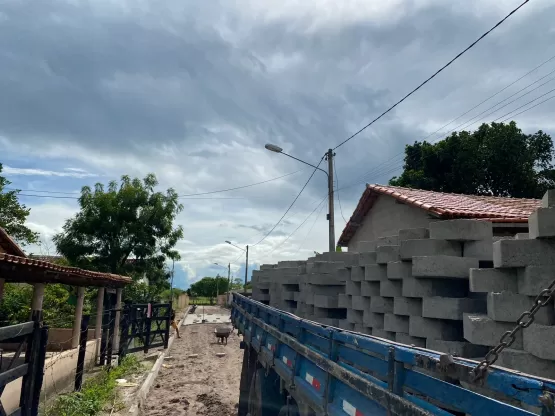 Medeiros Neto Mais Bonita e Mais Humana: Prefeitura dá continuidade a pavimentação no bairro Uldurico Pinto