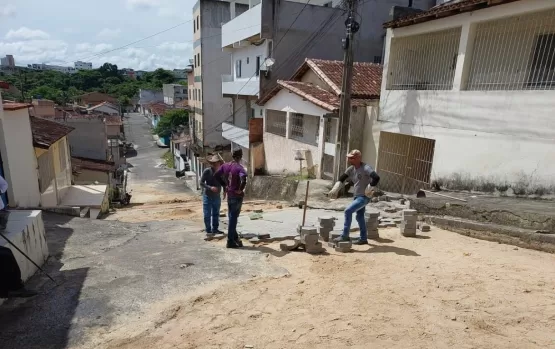 Prefeitura continua com a recomposição de ruas teixeirenses