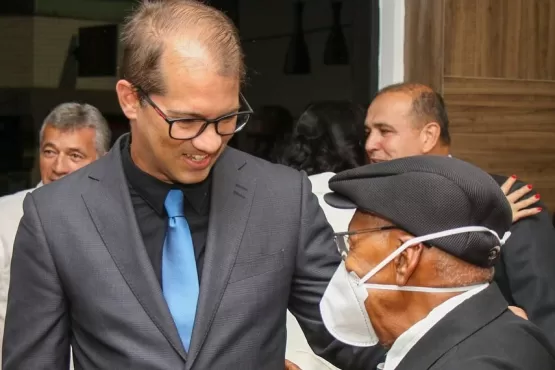 Prefeito Marcelo Belitardo participa da posse do novo presidente da Câmara de Vereadores de Teixeira de Freitas