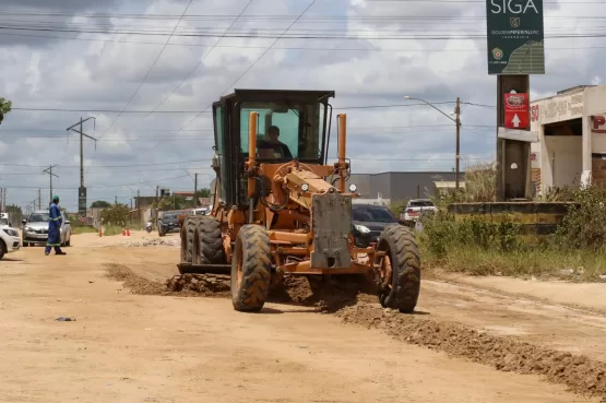 Prefeito de Teixeira de Freitas assina ordem de serviço para inicio da pavimentação da Avenida das Galáxias nesta quinta (12)