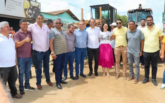 Prefeito de Teixeira de Freitas assina ordem de serviço para inicio da pavimentação da Avenida das Galáxias nesta quinta (12)