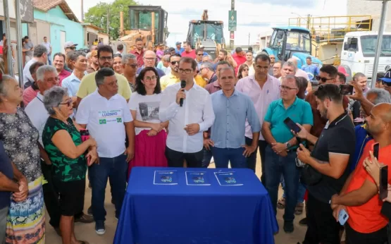 Prefeito de Teixeira de Freitas assina ordem de serviço para inicio da pavimentação da Avenida das Galáxias nesta quinta (12)