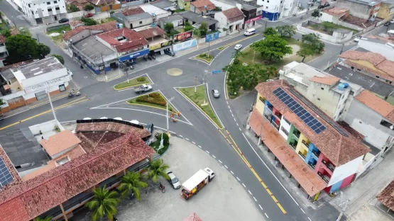 Trechos com asfaltamento já concluídos começam a receber sinalização horizontal em Mucuri