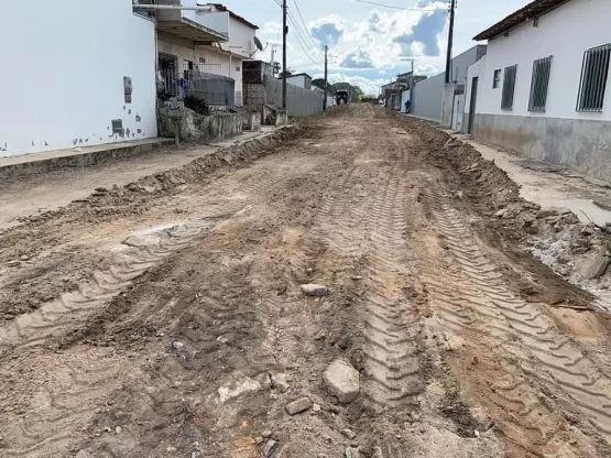 Pavimentação em ruas do bairro Santa Amélia são iniciadas em Nova Viçosa