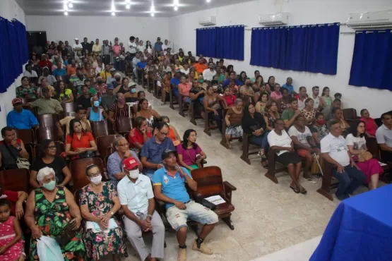 Secretaria de Habitação realiza a entrega de títulos de propriedade para moradores de bairros teixeirenses