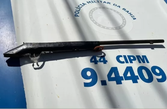 Policiais Militares da 44ª CIPM apreendem espingarda artesanal após briga entre vizinhos em Medeiros Neto