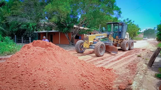 Prefeitura de Prado intensifica ações de recuperação de estradas em Cumuruxatiba