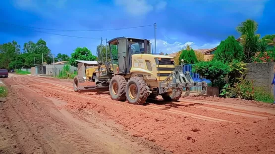 Prefeitura de Prado intensifica ações de recuperação de estradas em Cumuruxatiba