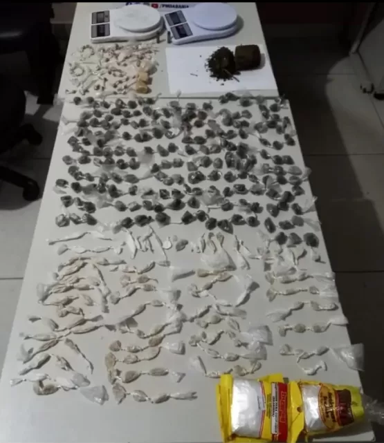 Trio é preso por tráfico de drogas em Itabatã; drogas foram apreendidas