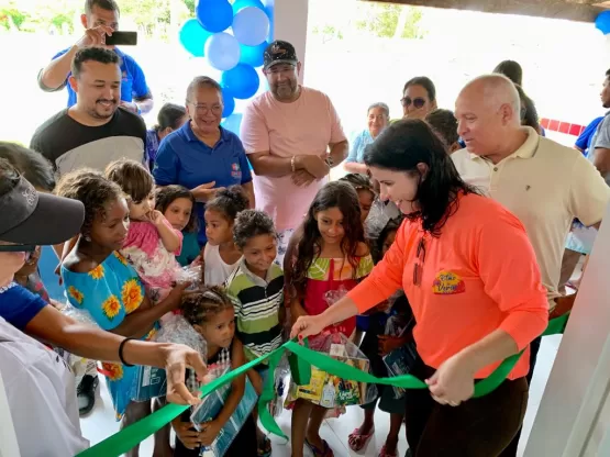 Prefeitura de Nova Viçosa entrega duas escolas reformadas nas  ilhas Perobas e Barra Velha