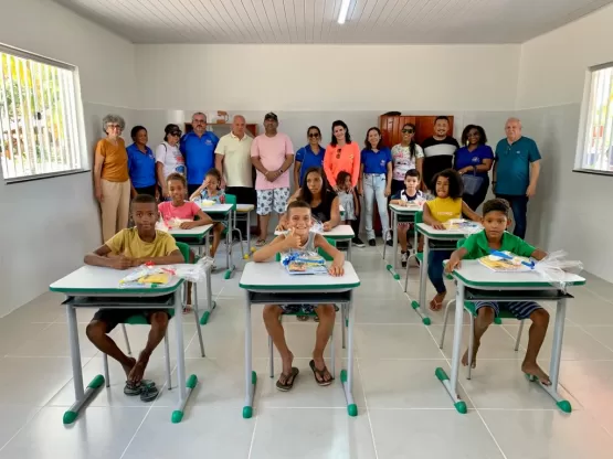 Prefeitura de Nova Viçosa entrega duas escolas reformadas nas  ilhas Perobas e Barra Velha