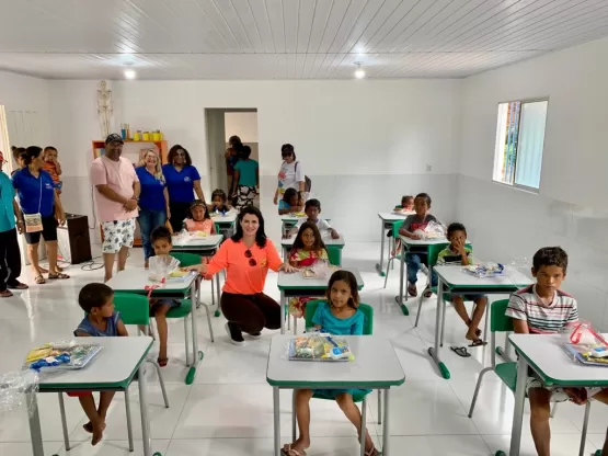 Prefeitura de Nova Viçosa entrega duas escolas reformadas nas  ilhas Perobas e Barra Velha