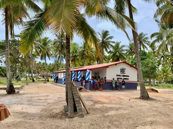 Prefeitura de Nova Viçosa entrega duas escolas reformadas nas  ilhas Perobas e Barra Velha