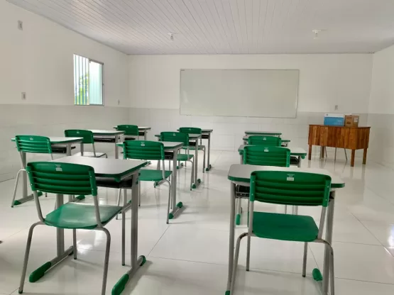 Prefeitura de Nova Viçosa entrega duas escolas reformadas nas  ilhas Perobas e Barra Velha