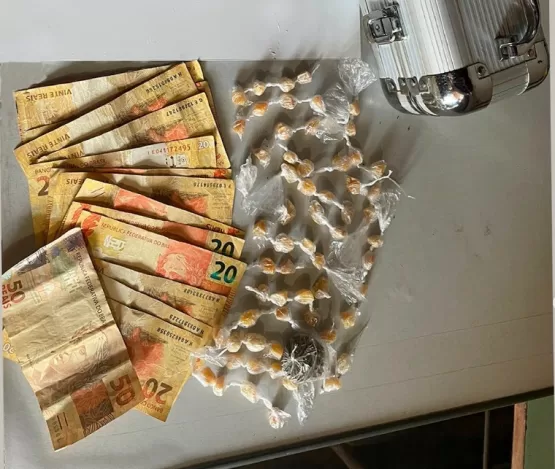 Homem é preso com drogas em Medeiros Neto