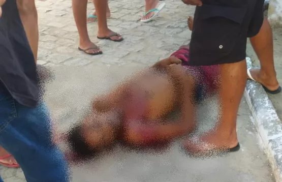 Jovem é morto a tiros após ser abordado por dupla de moto em Medeiros Neto