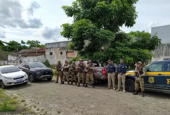 BR 101 - Operação conjunta entre CAEMA e PRF apreendem veículos roubados e arma de fogo em Mucuri