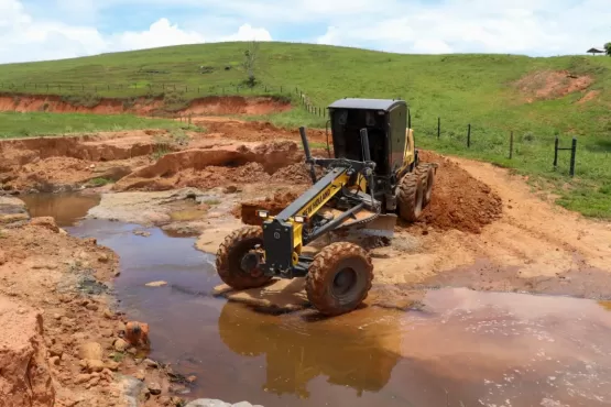 Secretaria de Infraestrutura atua na recuperação de vias da Zona Rural em Teixeira de Freitas