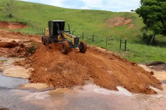 Secretaria de Infraestrutura atua na recuperação de vias da Zona Rural em Teixeira de Freitas