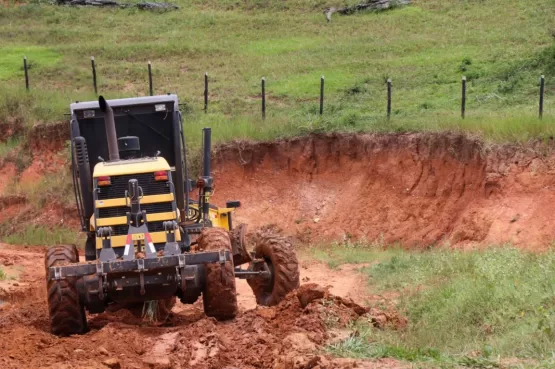 Secretaria de Infraestrutura atua na recuperação de vias da Zona Rural em Teixeira de Freitas