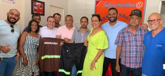 Prefeito Tonzinho entrega novos uniformes aos colaboradores do SAMU, Centro de Endemias e aos Vigilantes de Lajedão