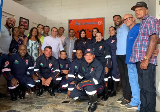 Prefeito Tonzinho entrega novos uniformes aos colaboradores do SAMU, Centro de Endemias e aos Vigilantes de Lajedão