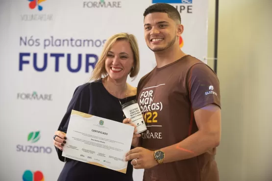 Jovens recebem certificação em Operador e Operadora de Processo de Produção pela Suzano