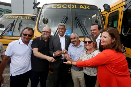 Itamaraju, Teixeira de Freitas e Nova Viçosa recebem ônibus escolares do Governo do Estado