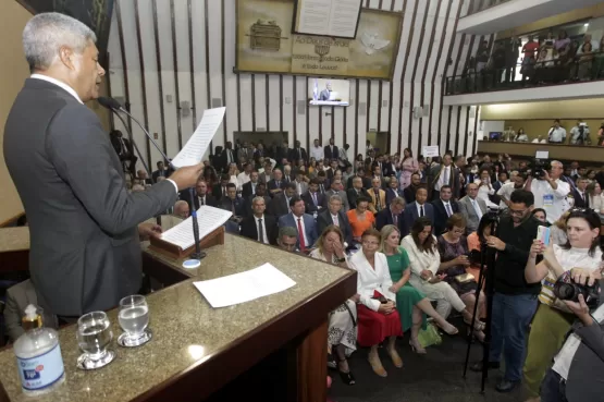 Governador Jerônimo Rodrigues leva mensagem de união para os parlamentares, em abertura dos trabalhos da Alba  