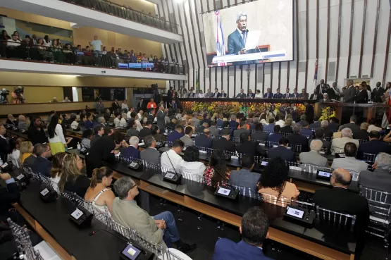 Governador Jerônimo Rodrigues leva mensagem de união para os parlamentares, em abertura dos trabalhos da Alba  