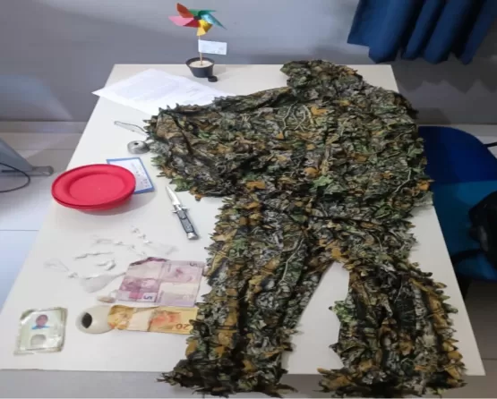 Homem é preso com drogas e roupa de camuflagem em Itanhém