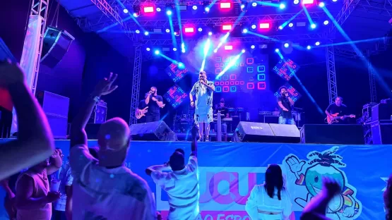 Jarley e Banda abre o mês do Carnaval na Arena Praia da Barra em Mucuri