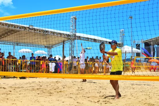 Jarley e Banda abre o mês do Carnaval na Arena Praia da Barra em Mucuri