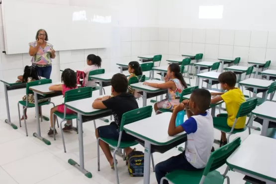 Escolas da rede pública de Teixeira de Freitas surpreendem pais e alunos durante início do ano letivo de 2023