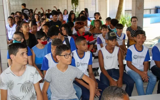 Escolas da rede pública de Teixeira de Freitas surpreendem pais e alunos durante início do ano letivo de 2023