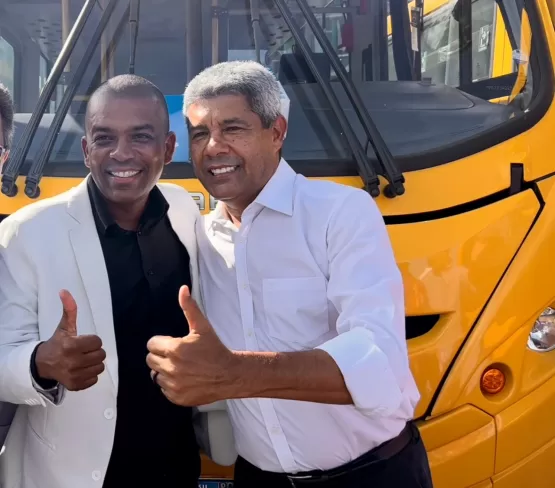 Prado recebe mais um ônibus escolar do Governo do Estado