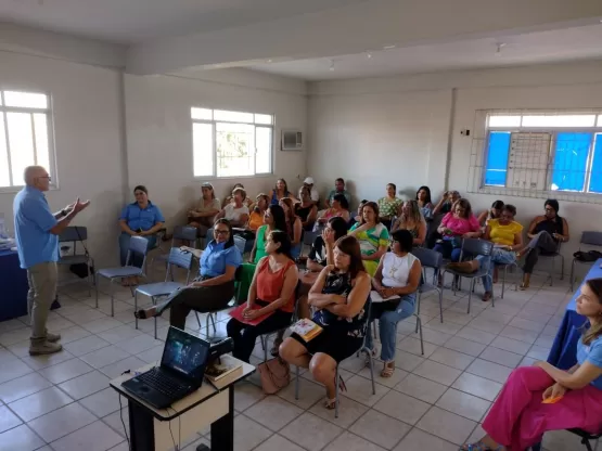 Prefeitura de Medeiros Neto promove evento com diretores e coordenadores