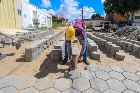 Prefeitura continua com pavimentação no Santa Rita em Teixeira de Freitas