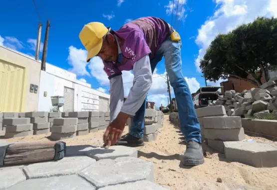 Prefeitura continua com pavimentação no Santa Rita em Teixeira de Freitas