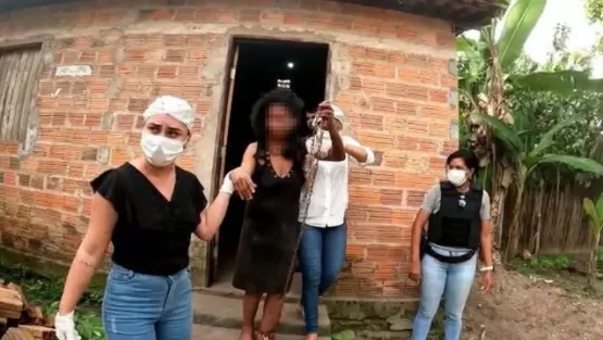 Mãe é presa suspeita de manter a própria filha em cárcere privado por quase 20 anos no MA
